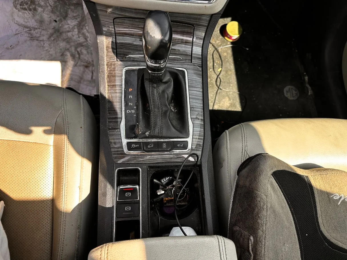 Car image 18