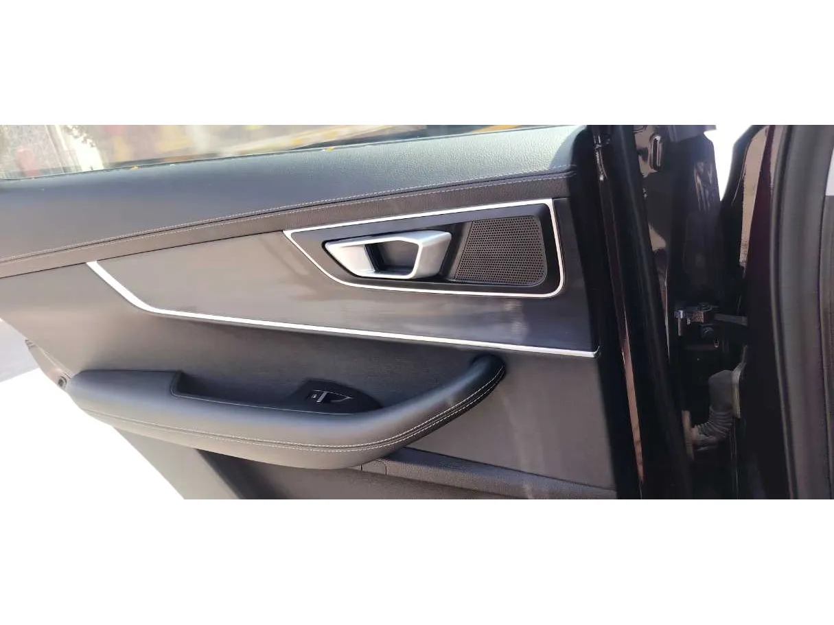 Car image 32