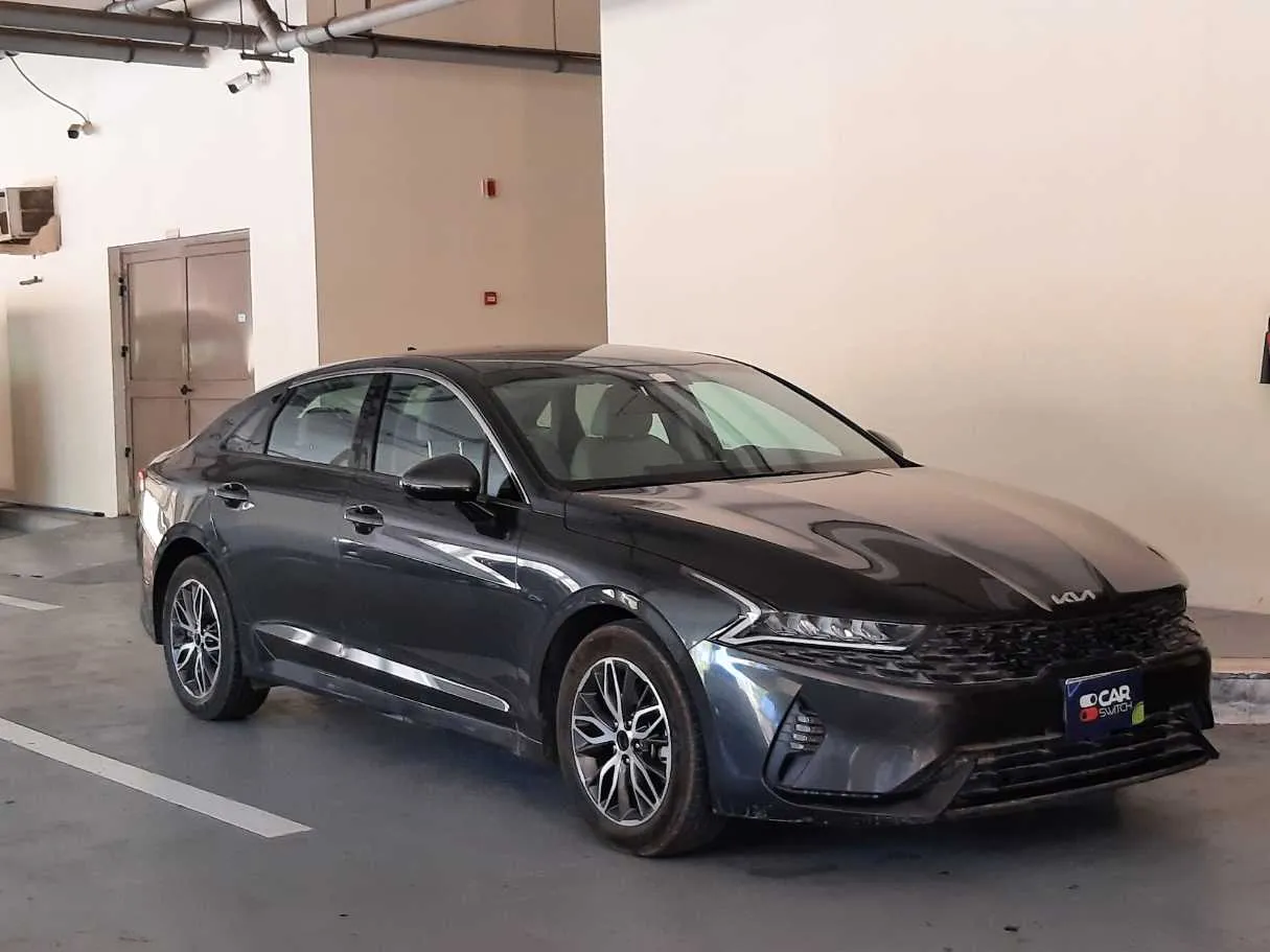 Car image 3