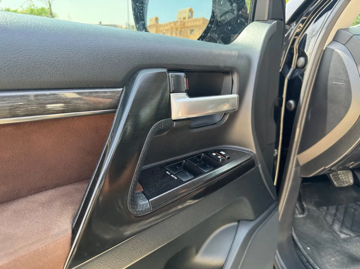 Car image 26