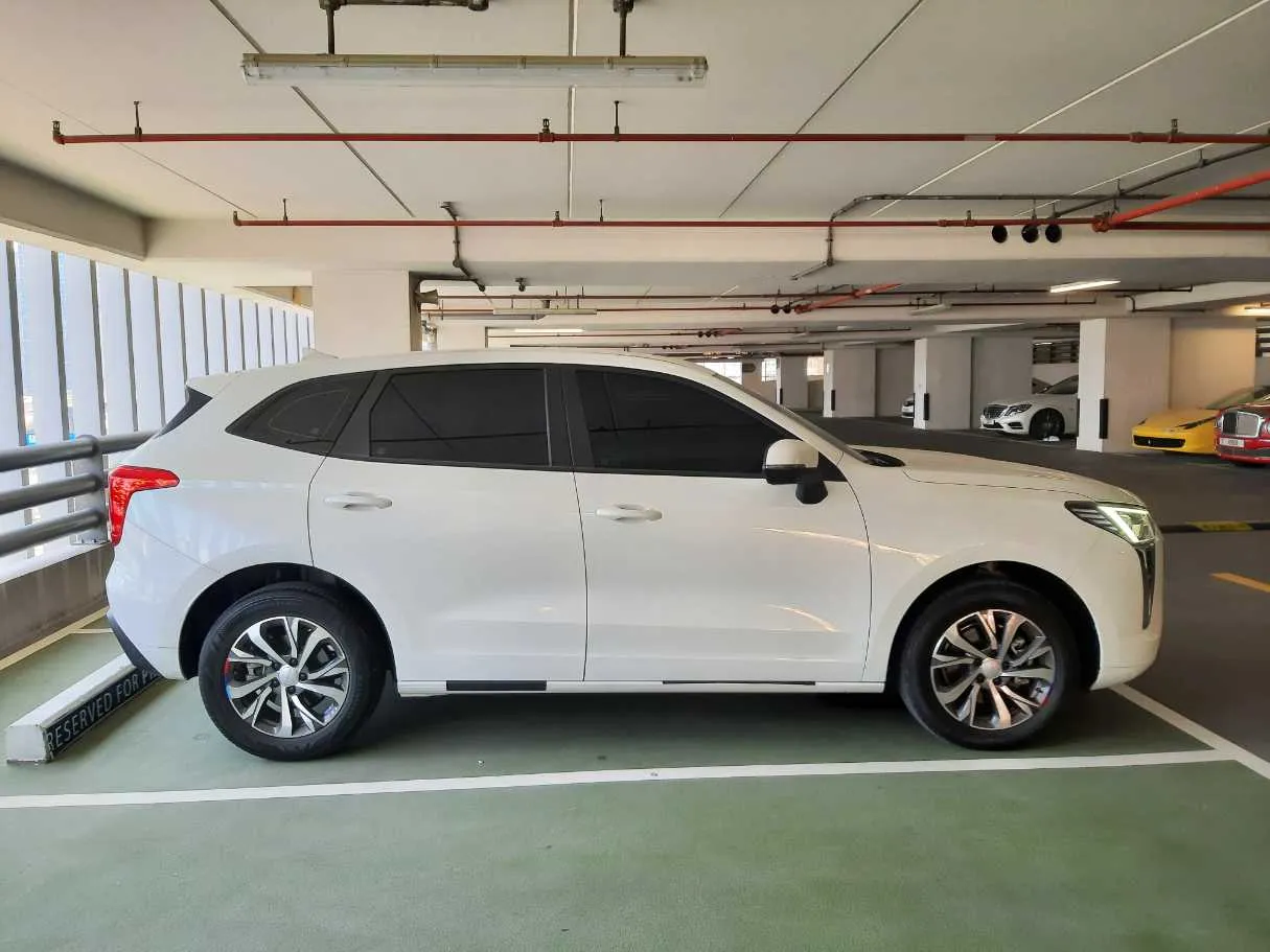 Car image 8