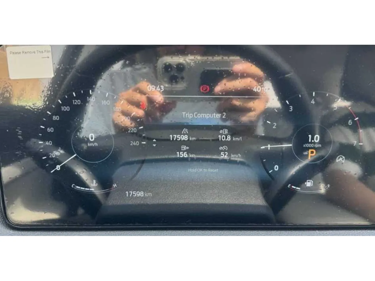 Car image 18