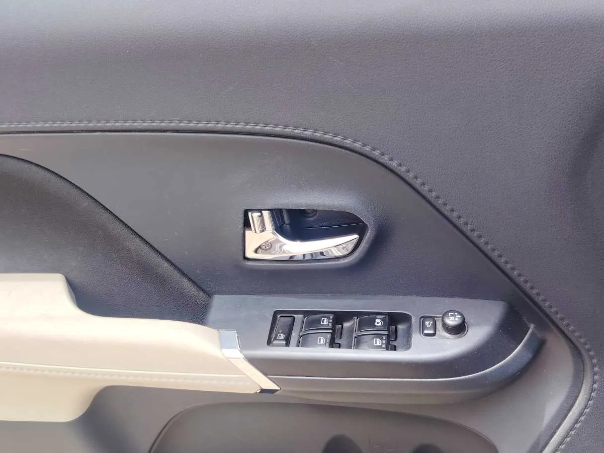 Car image 24