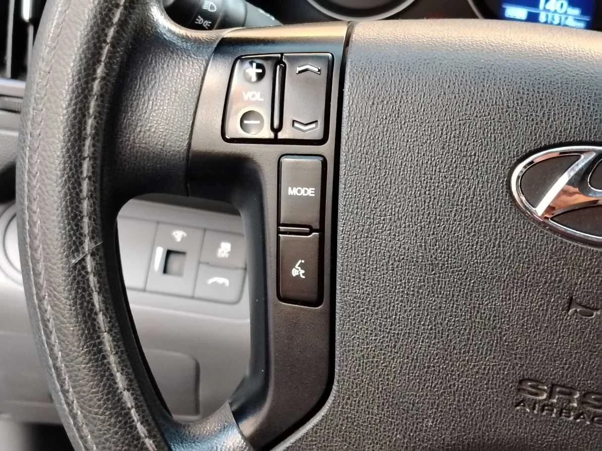 Car image 26