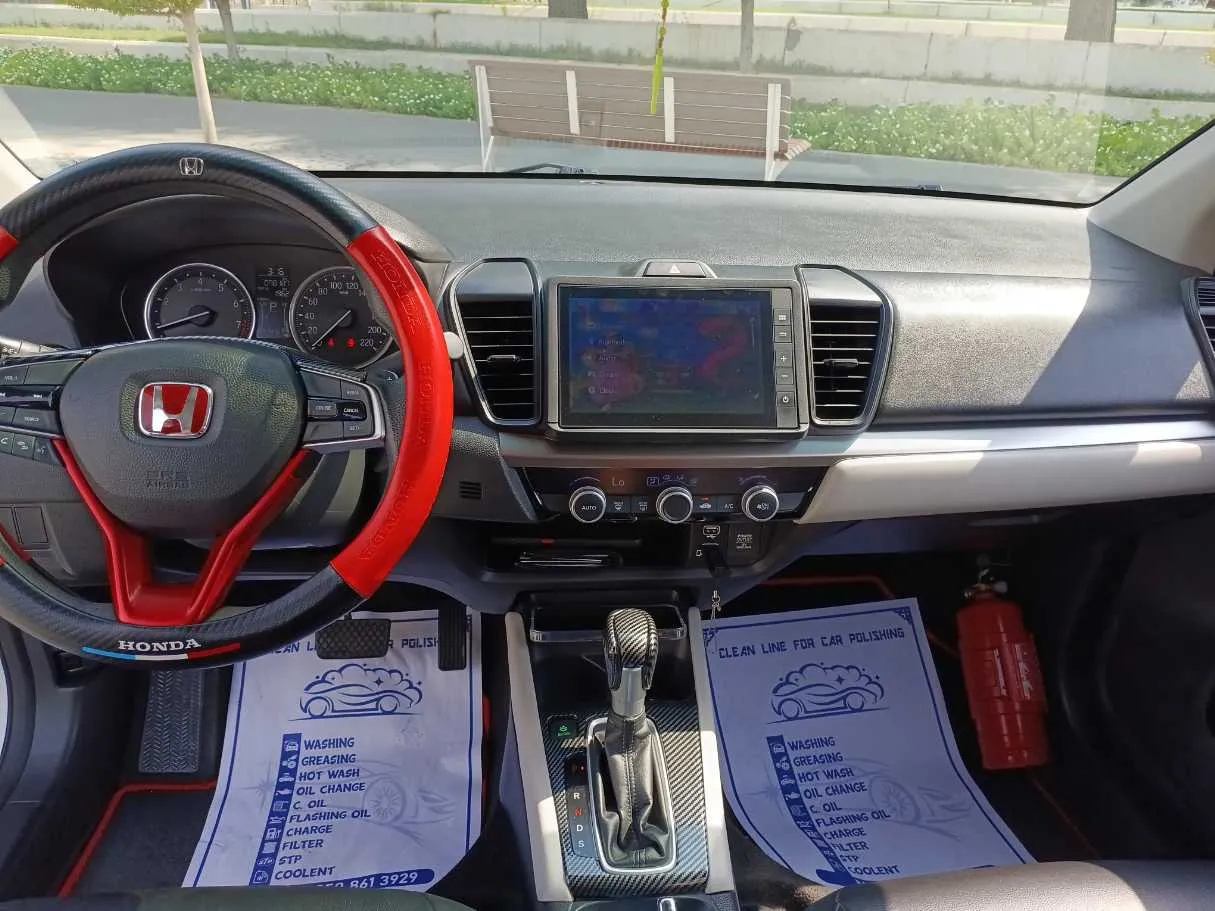 Car image 14