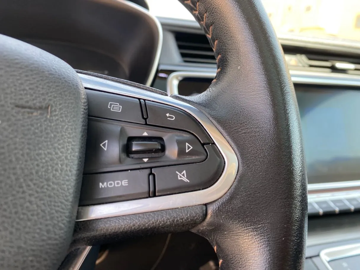 Car image 26