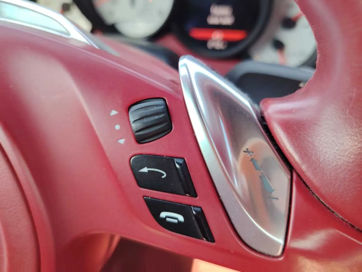 Car image 30