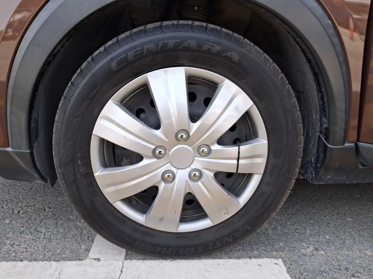 Car image 9