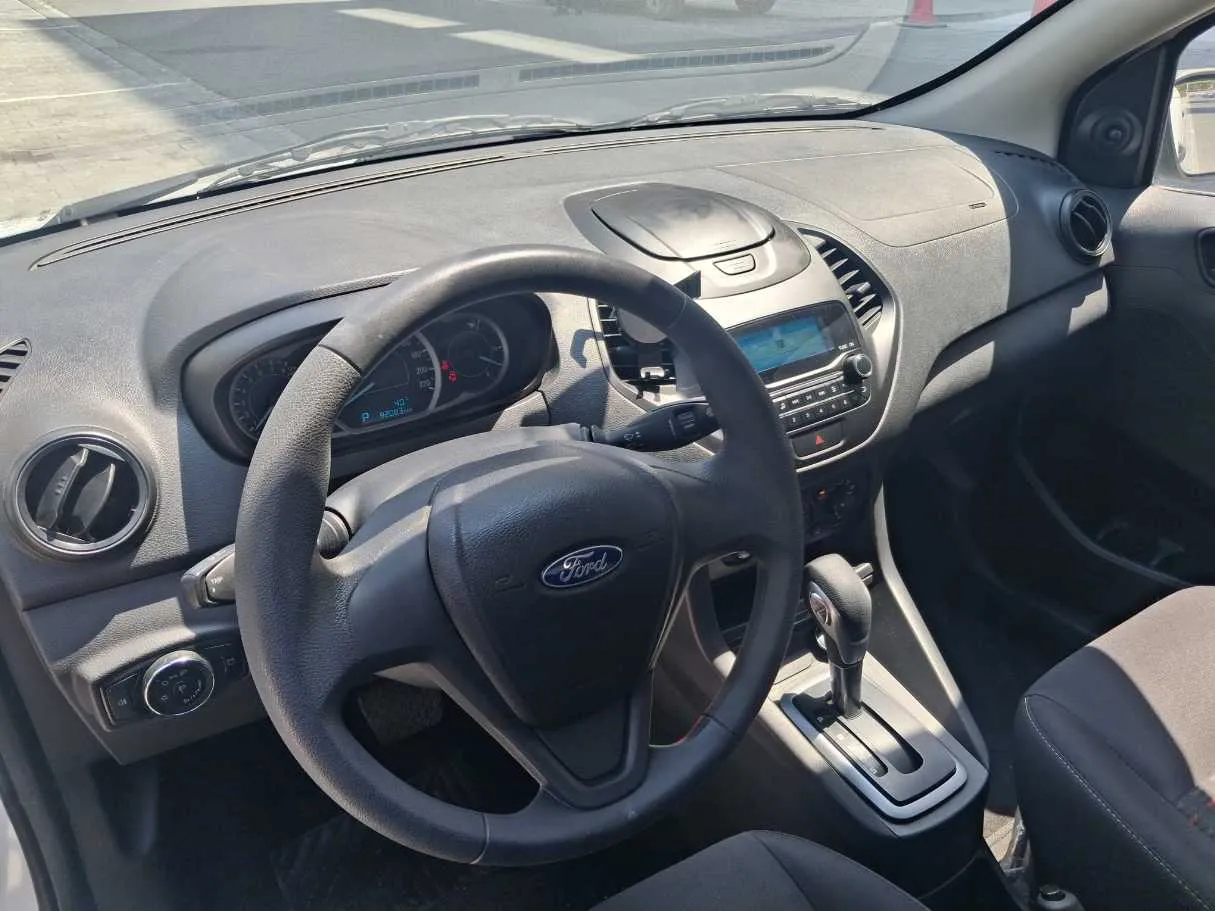 Car image 11