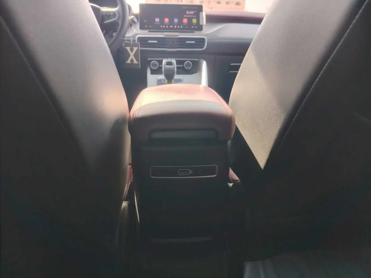Car image 26