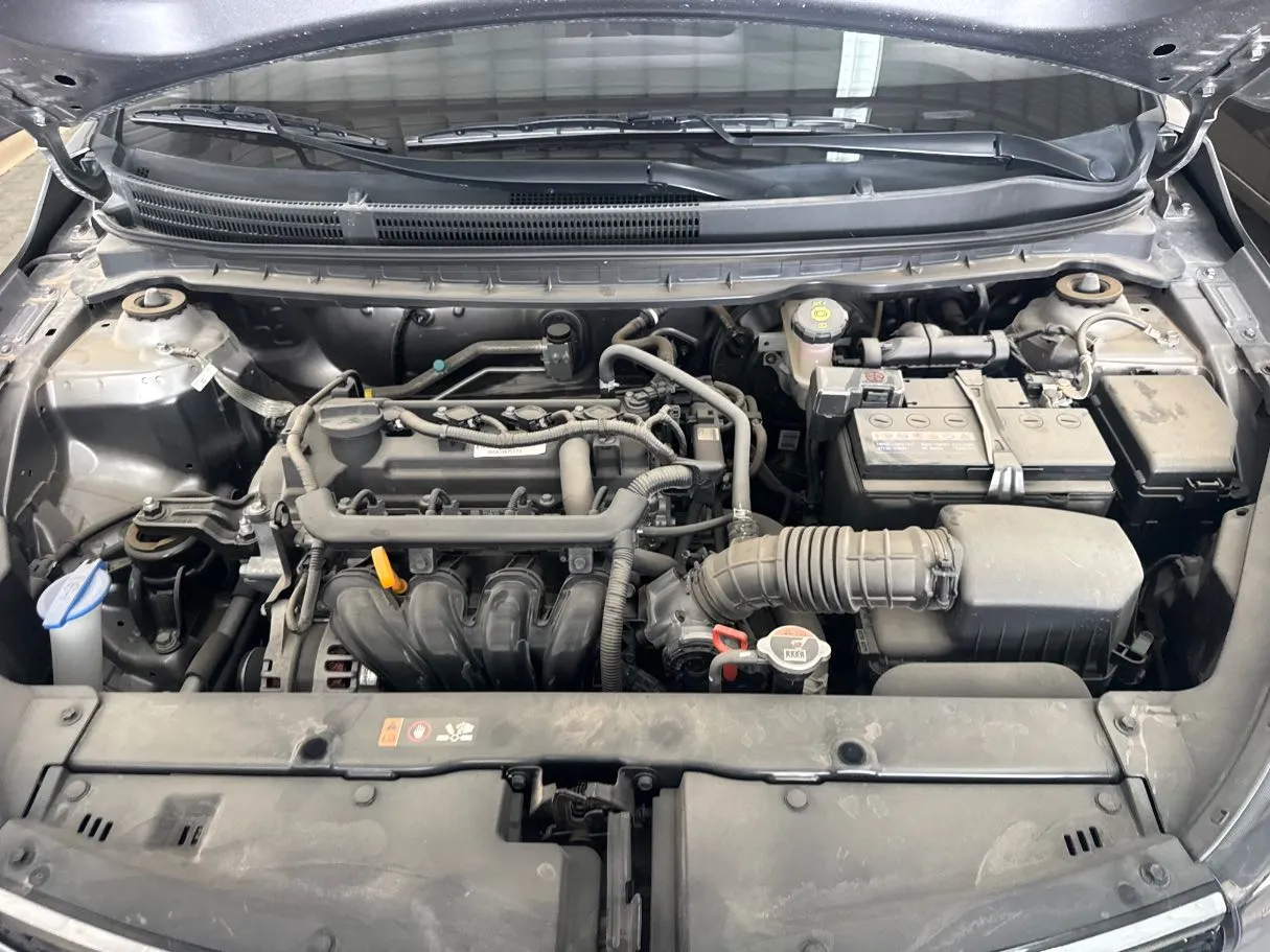 Car image 19