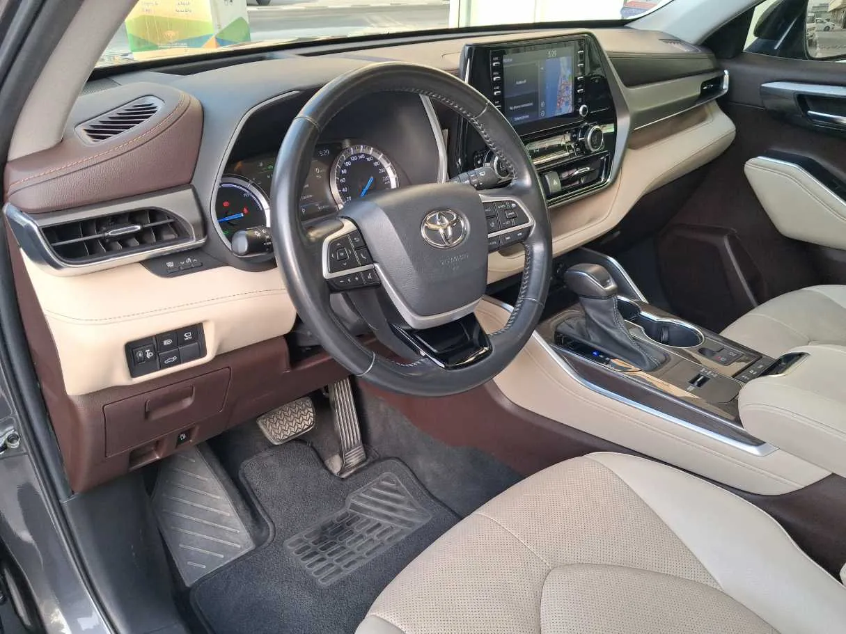Car image 11