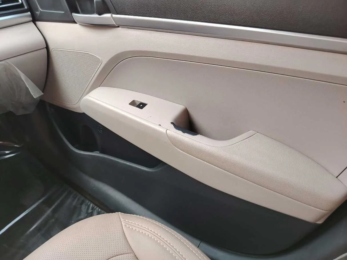 Car image 37