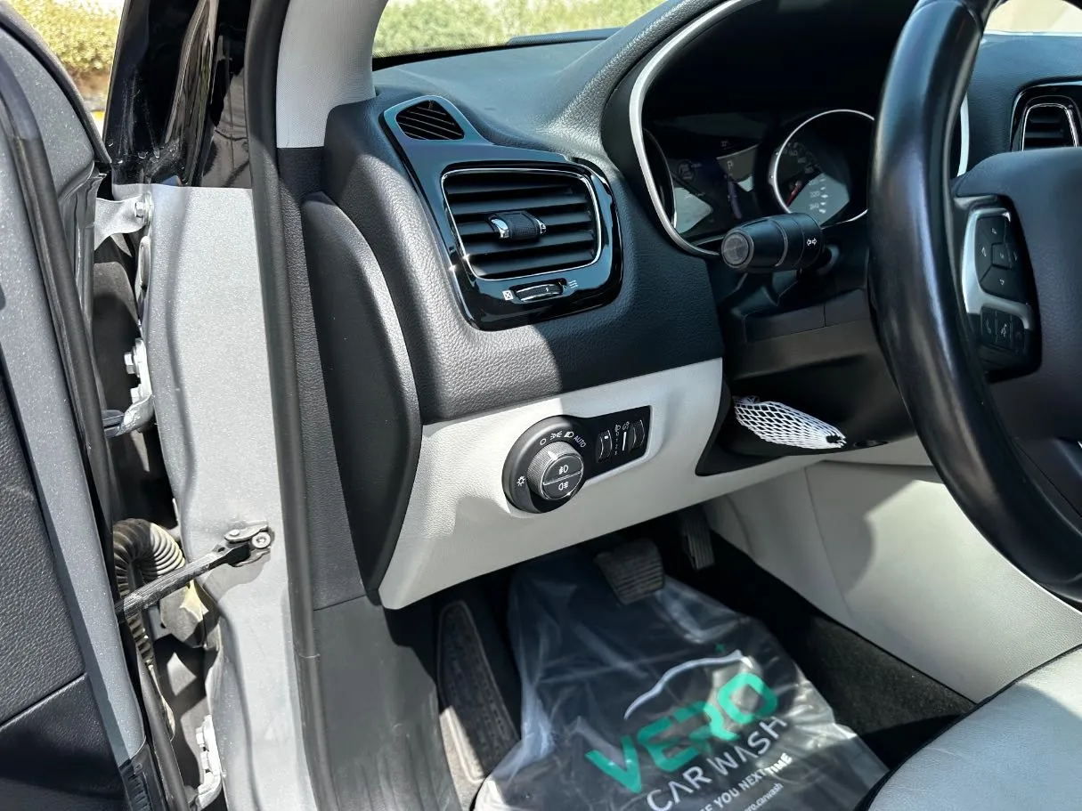 Car image 25