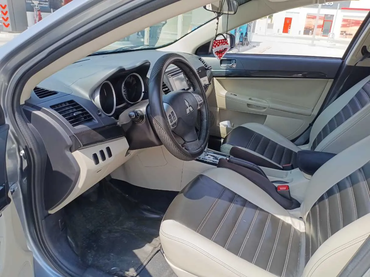 Car image 11