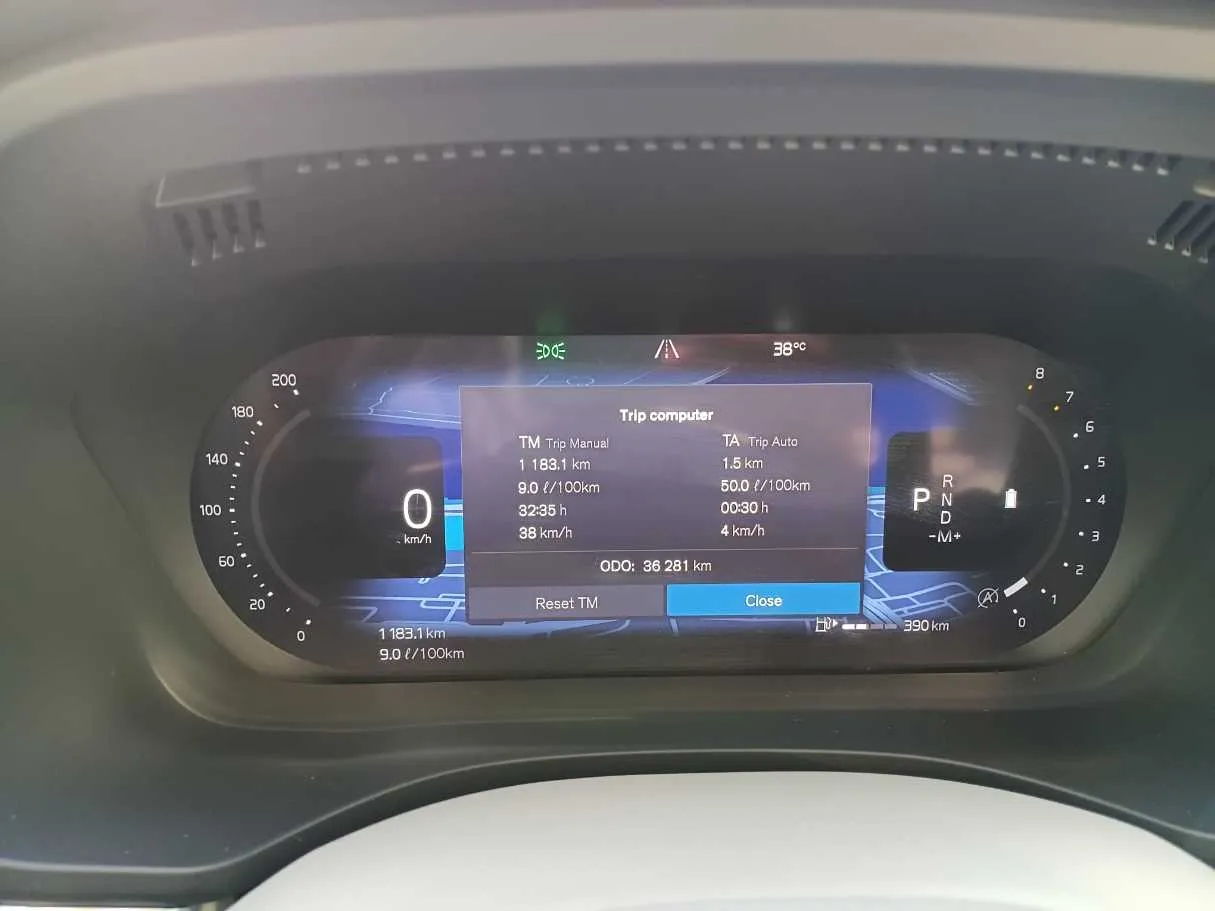 Car image 18