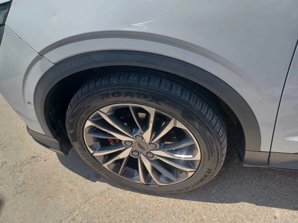 Car image 10