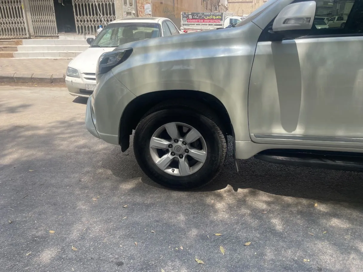 Car image 9