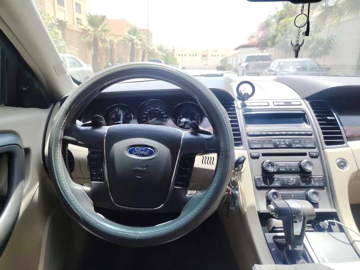 Car image 16