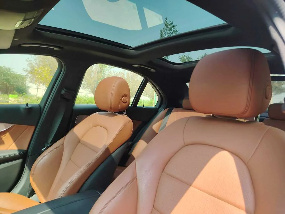 Car image 15