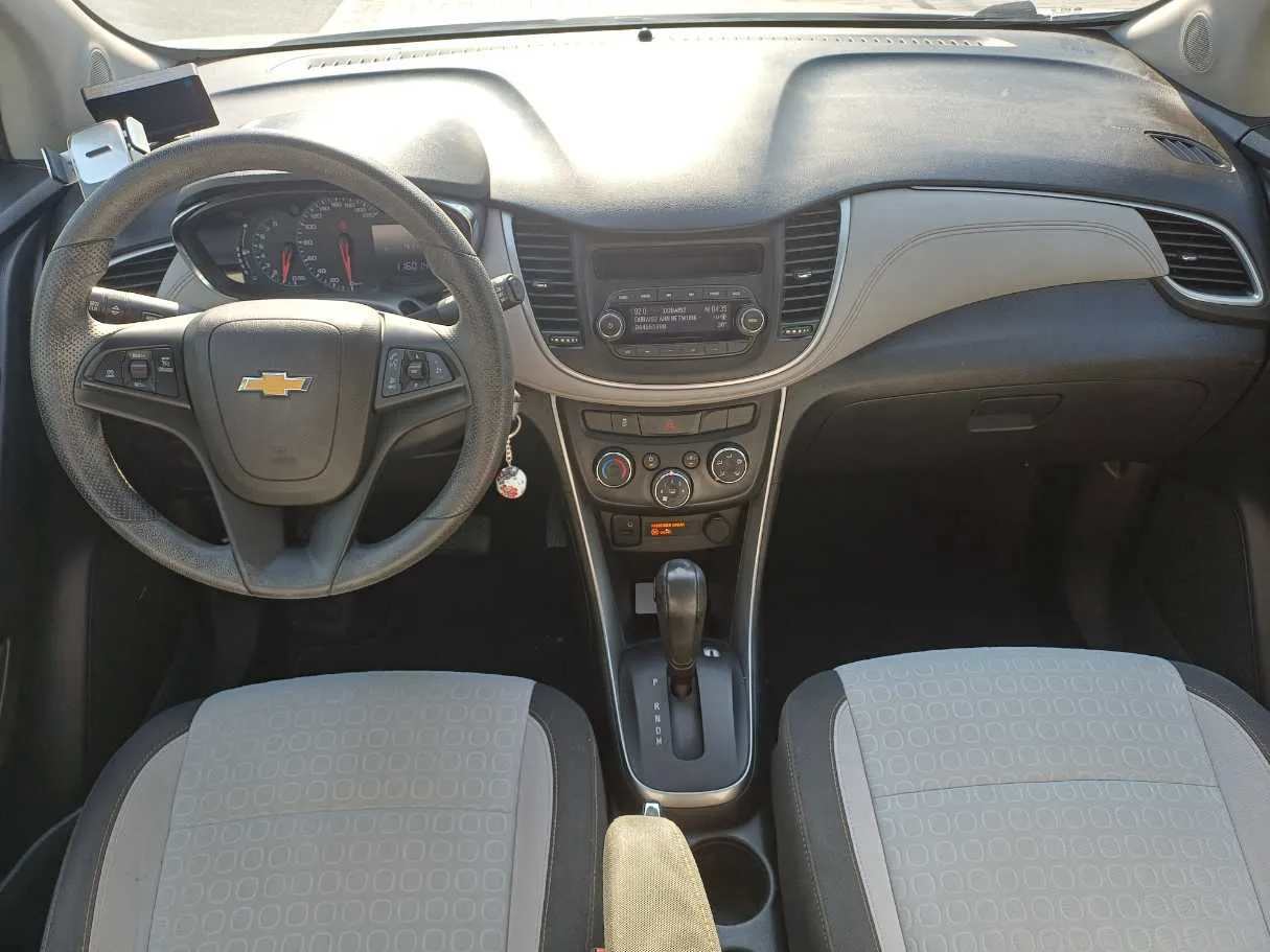 Car image 15