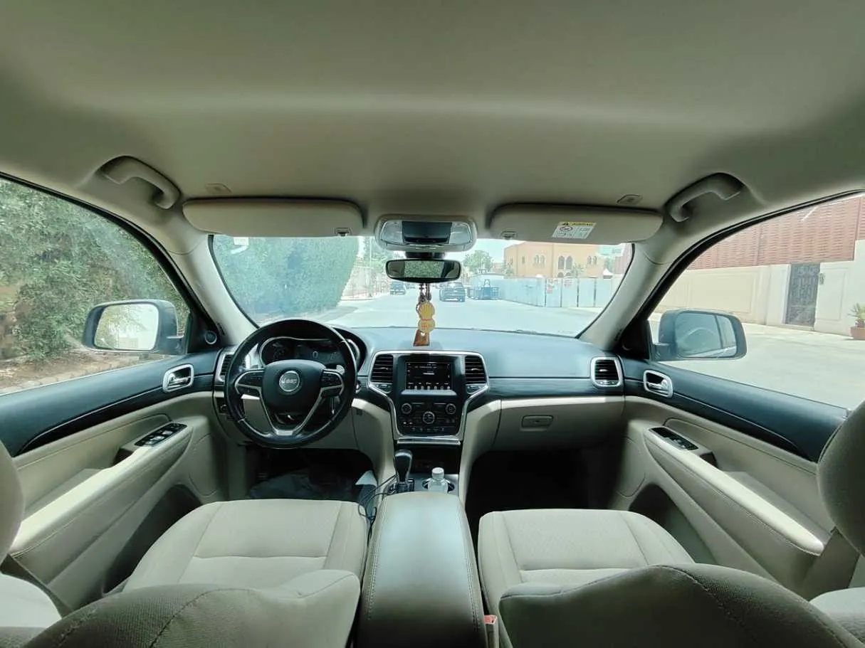 Car image 26