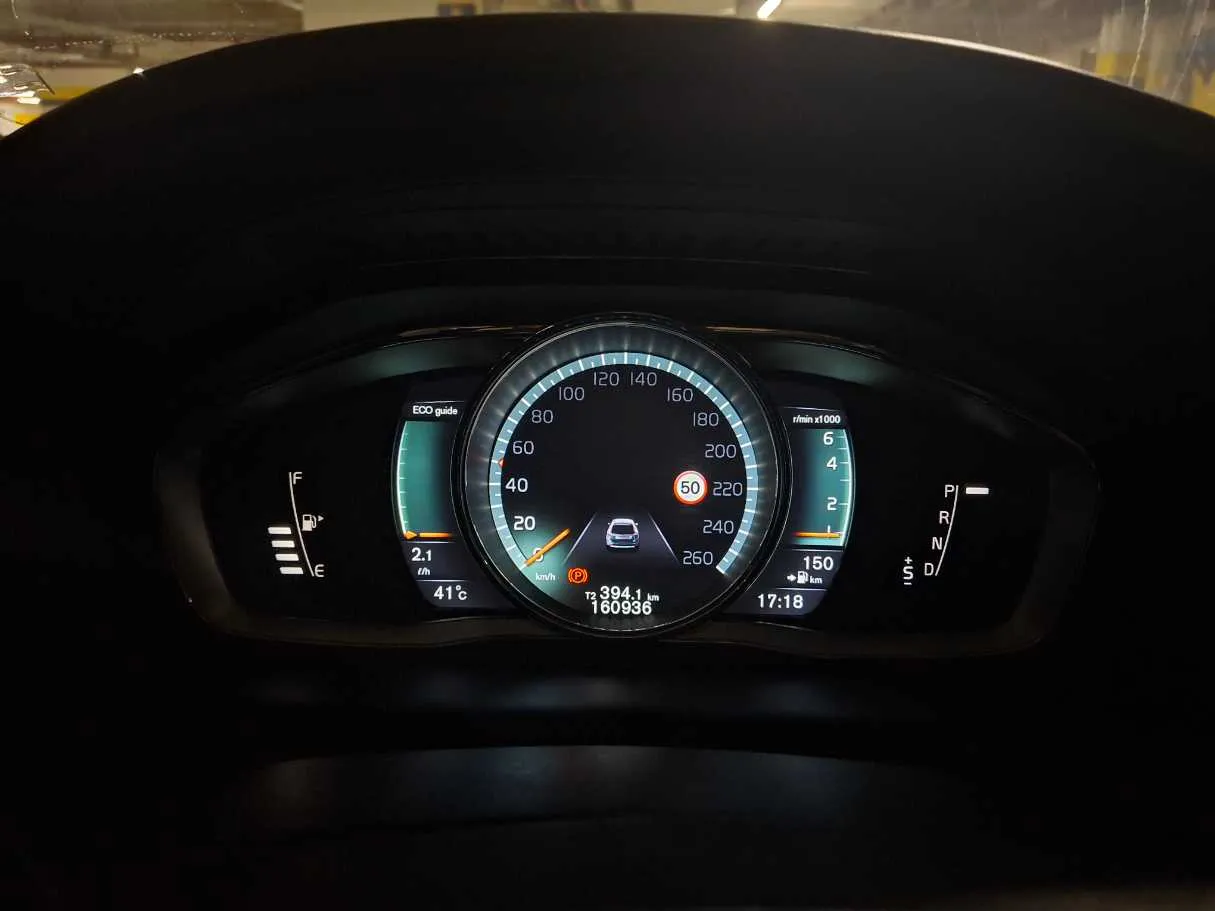 Car image 17