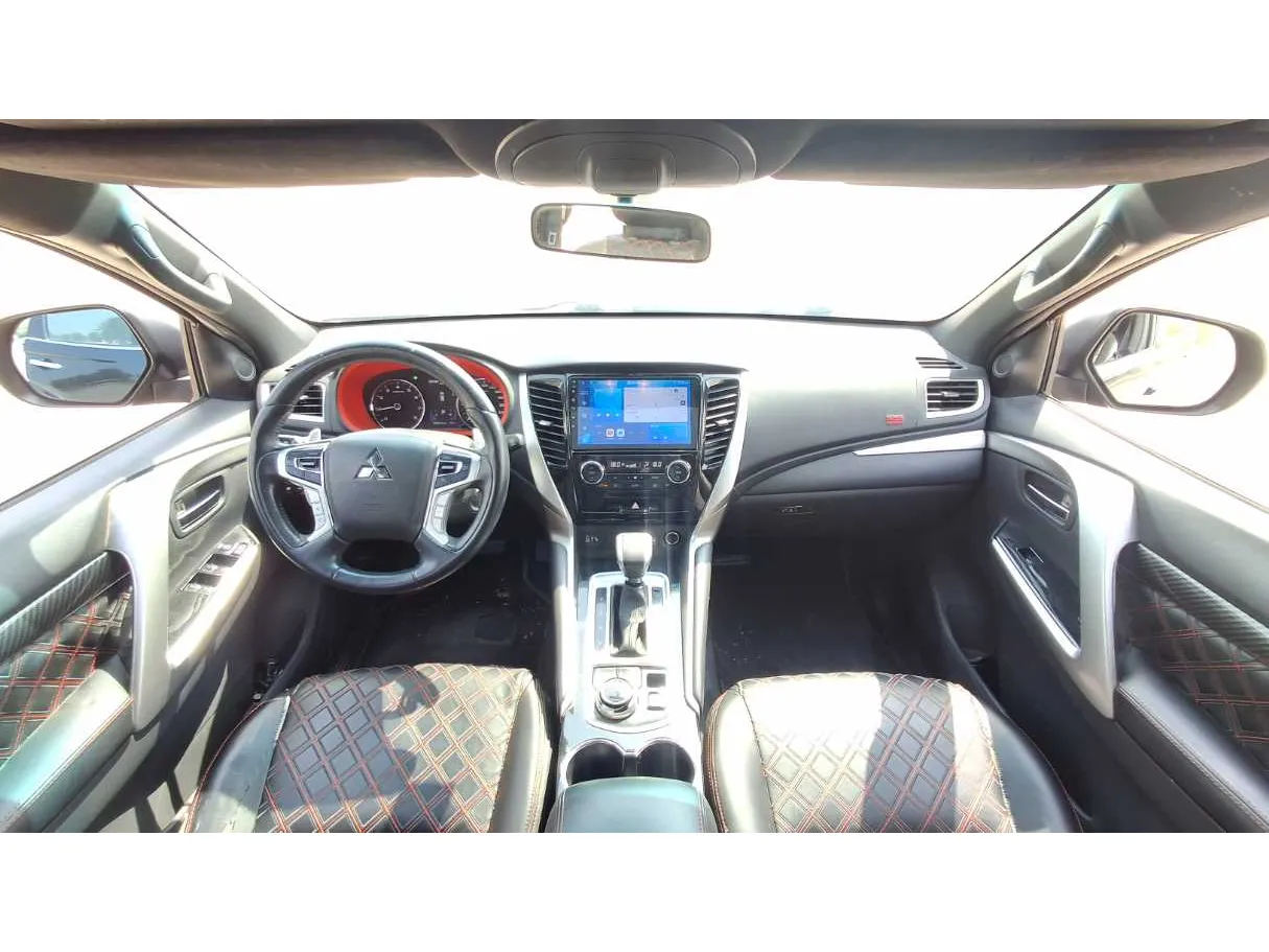 Car image 17