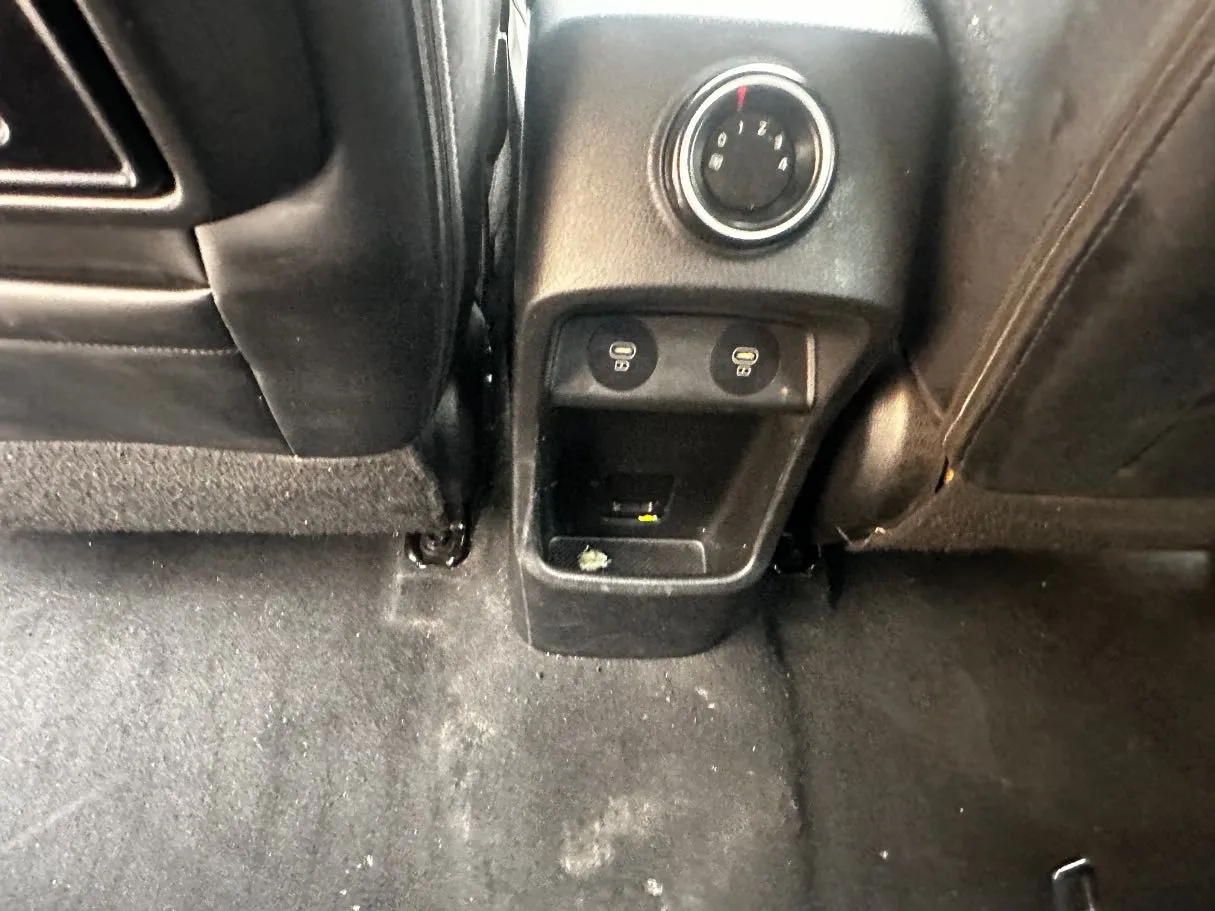 Car image 27