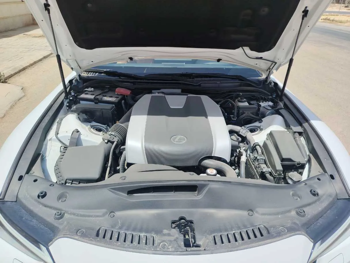 Car image 32