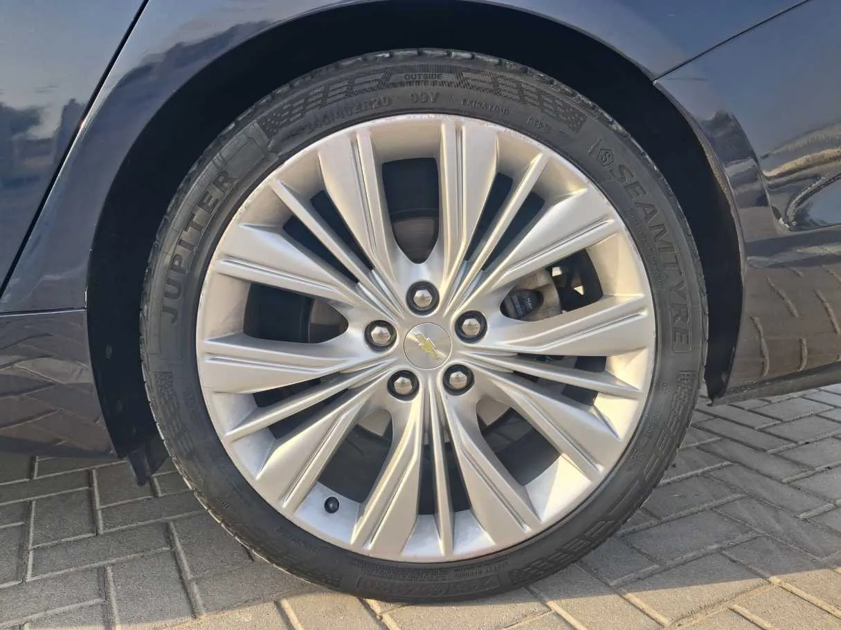 Car image 9