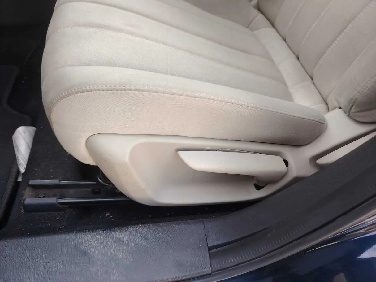 Car image 32