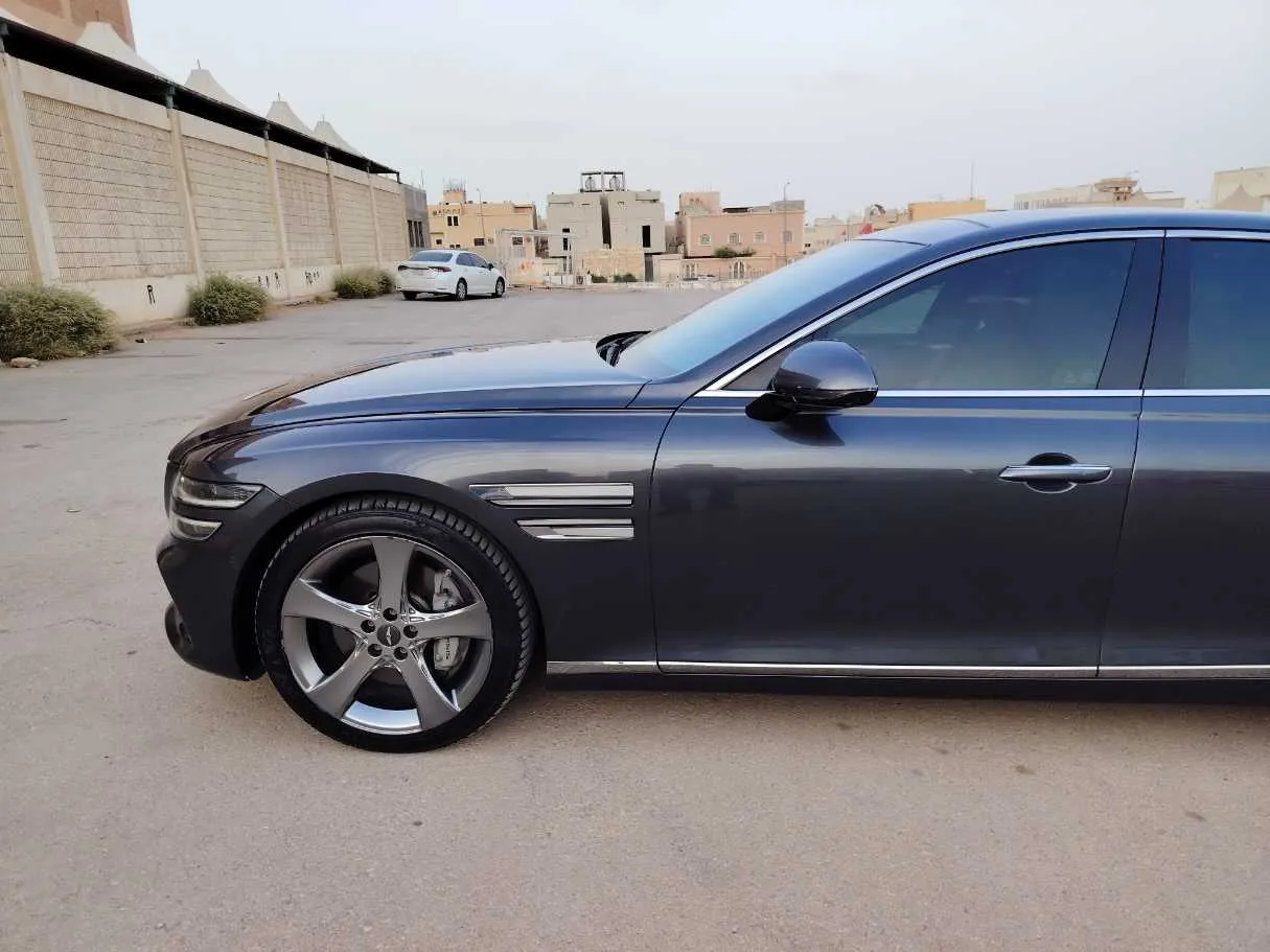 Car image 10