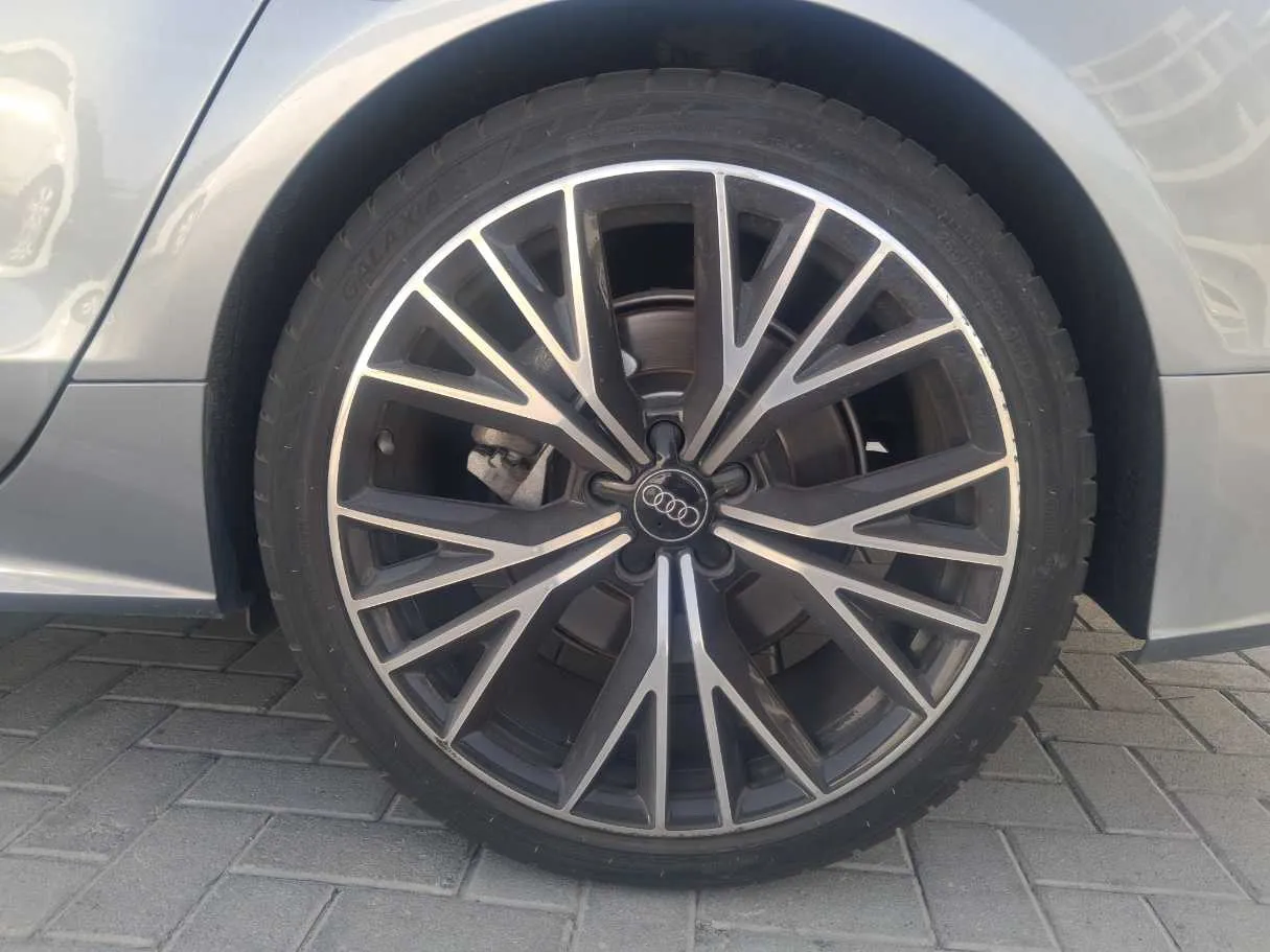 Car image 10