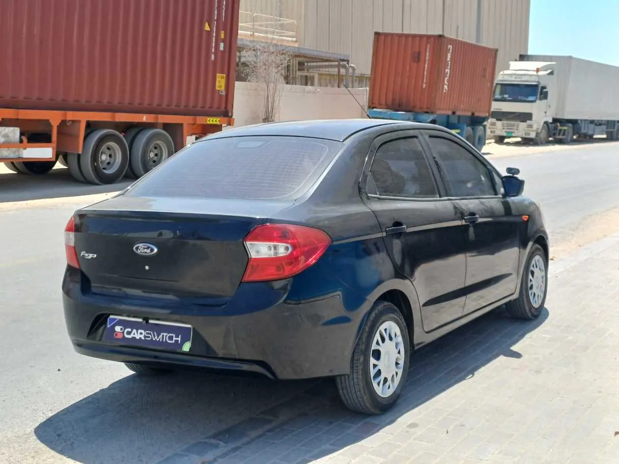 Car image 5