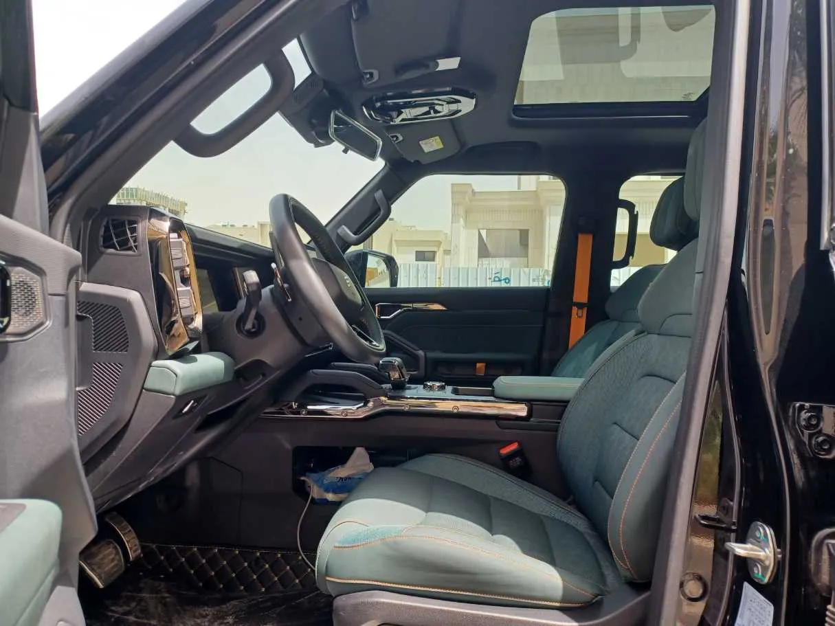 Car image 11