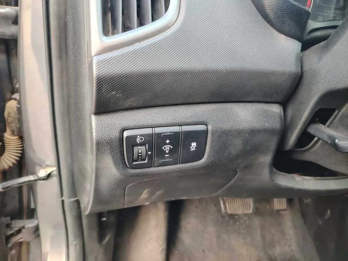Car image 35