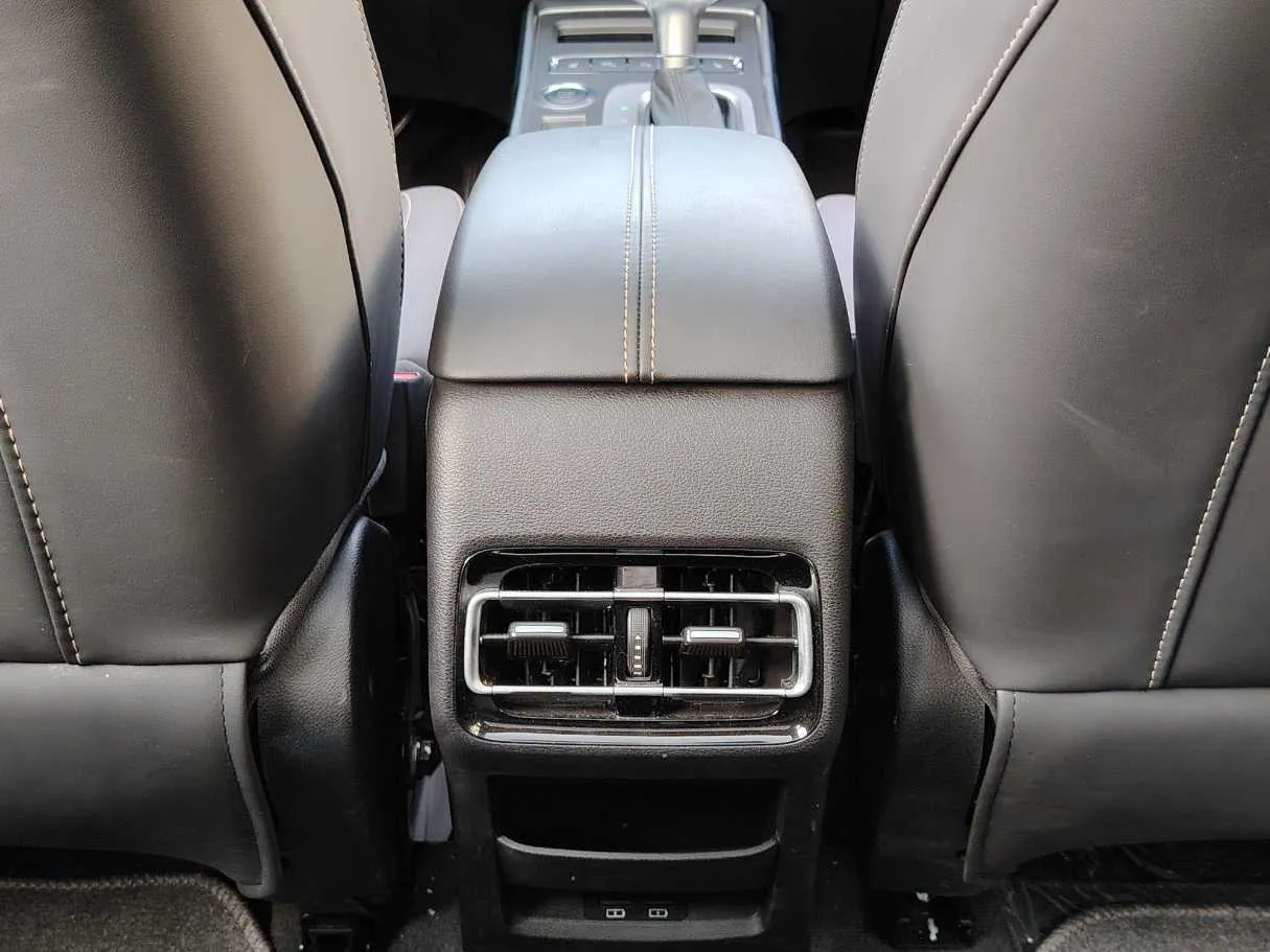 Car image 33
