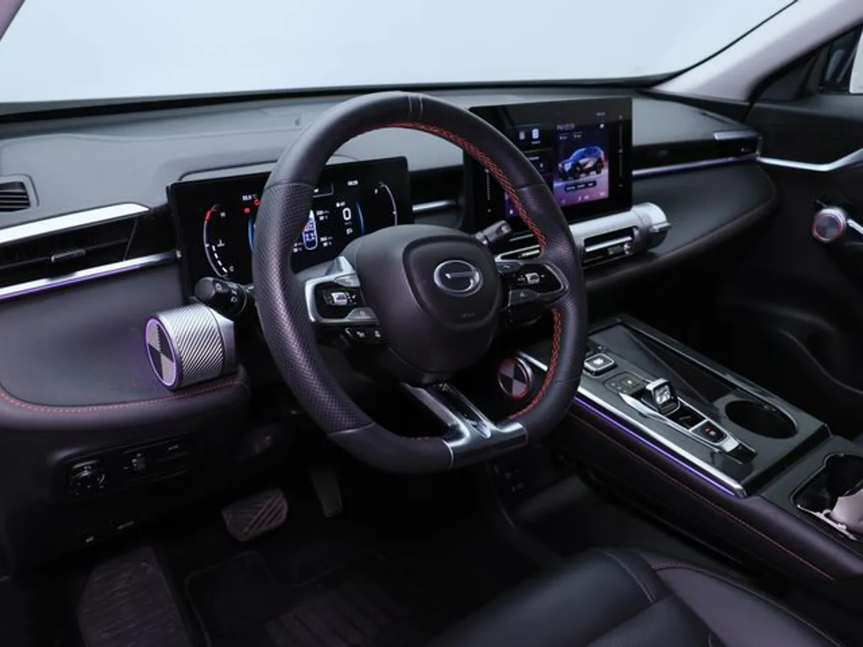 Car image 4