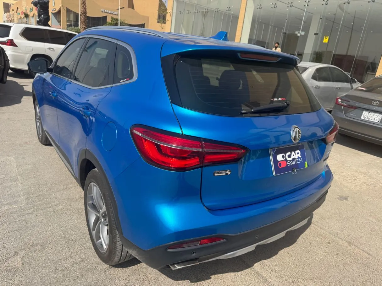 Car image 7
