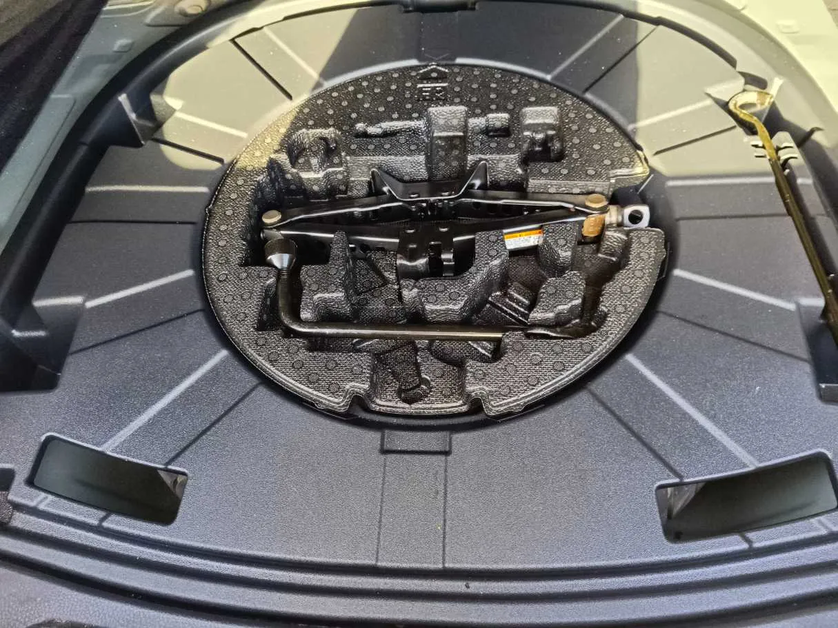 Car image 37