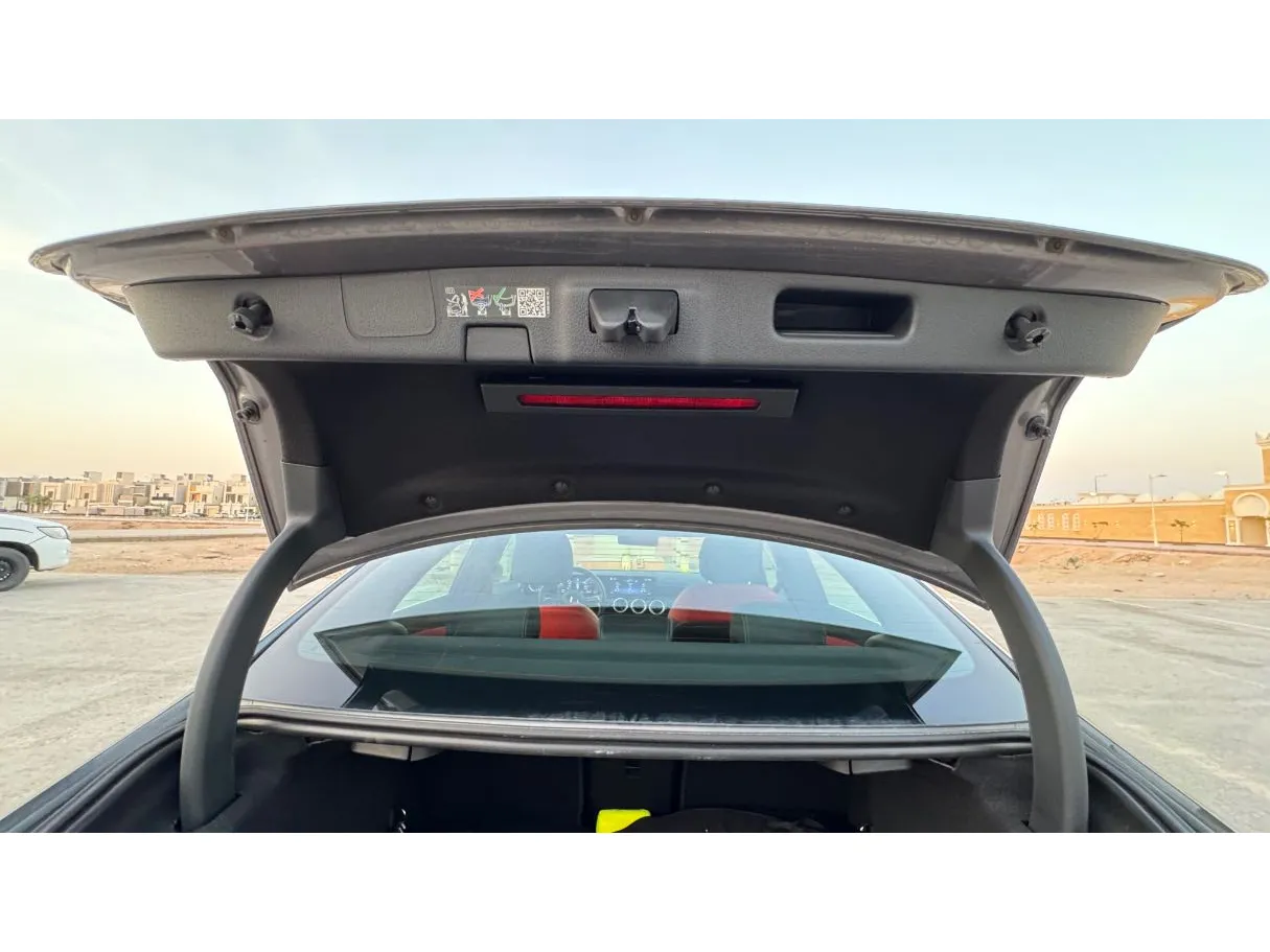 Car image 23
