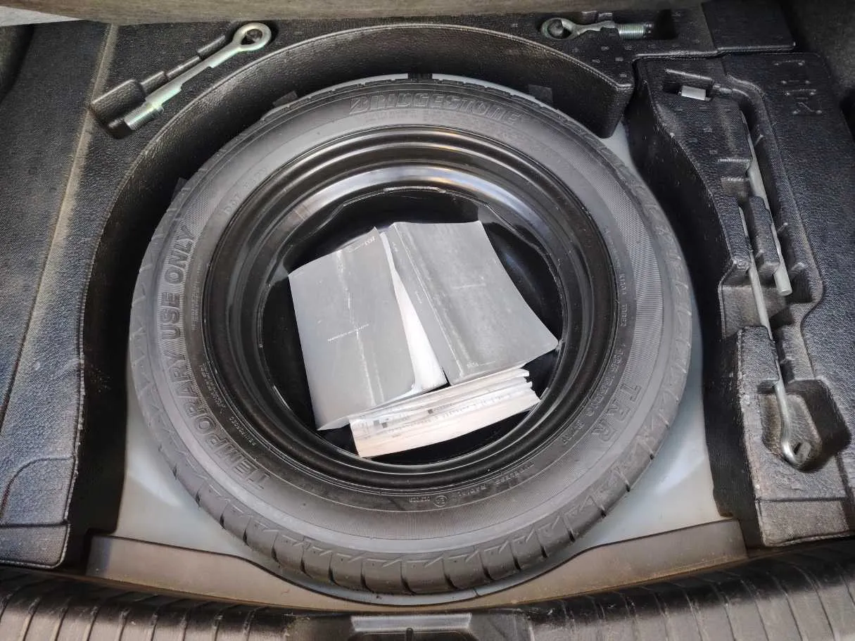 Car image 32
