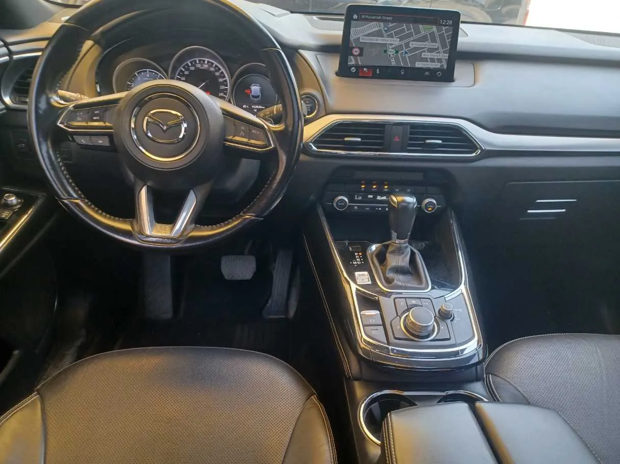 Car image 16