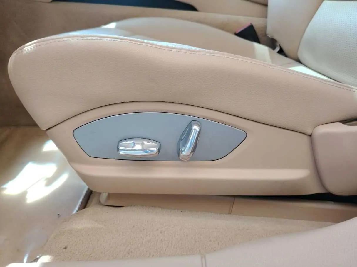 Car image 43