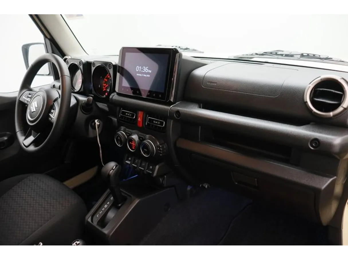 Car image 10