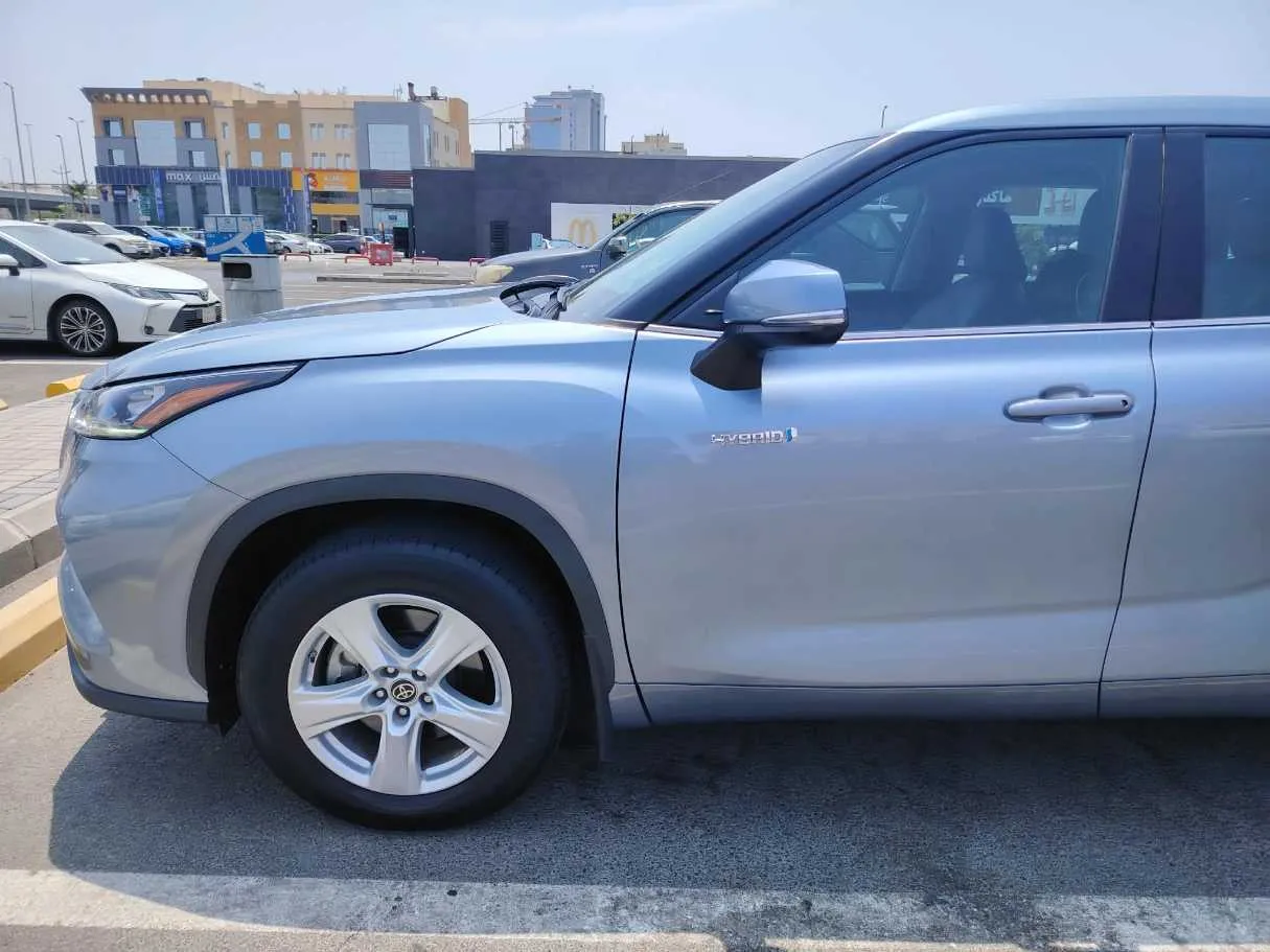 Car image 8