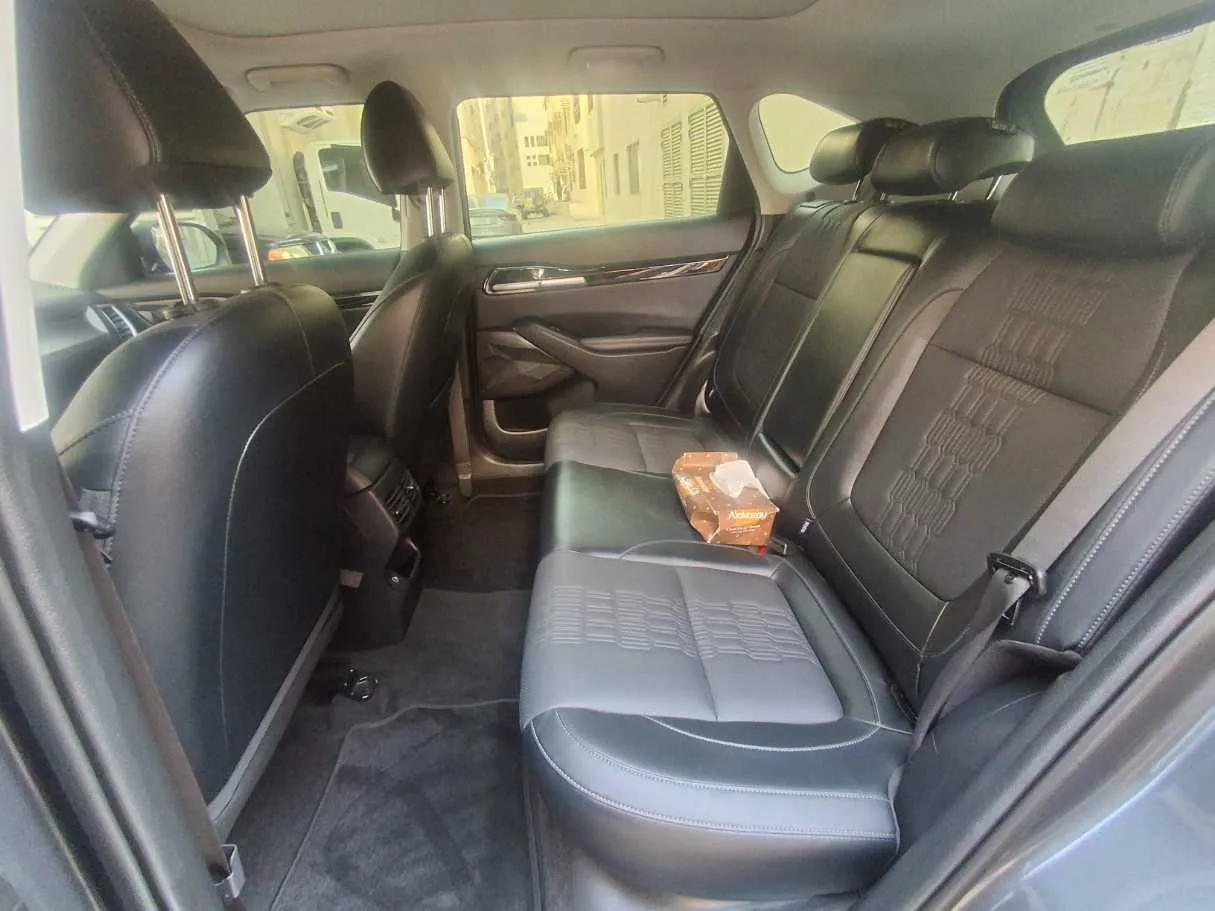 Car image 13