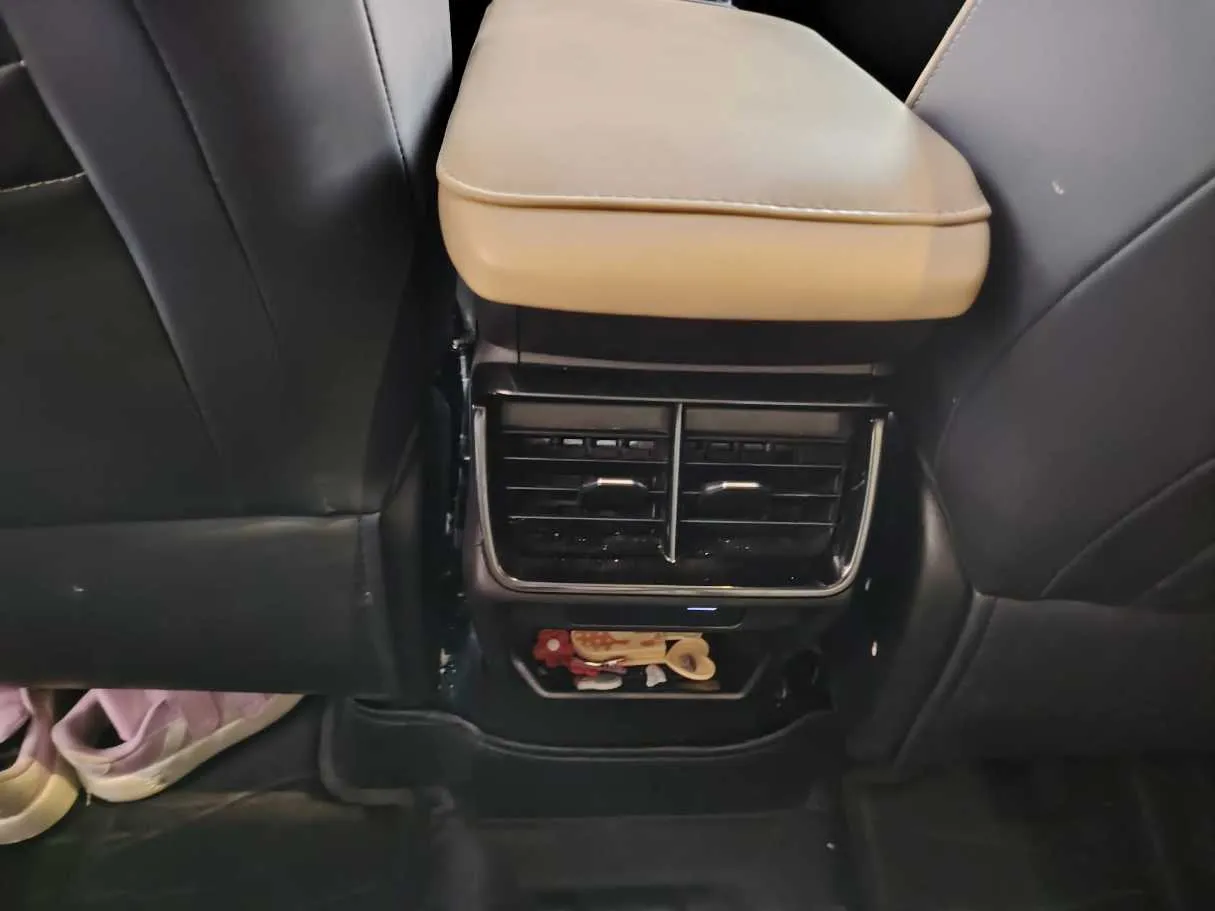 Car image 32