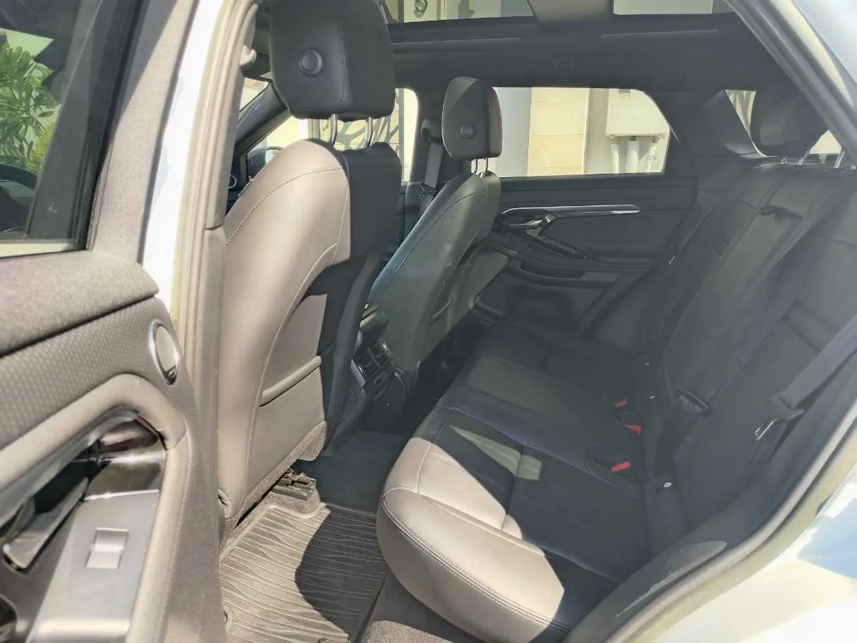 Car image 15